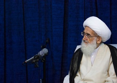 تذکر آیت الله نوری همدانی به مسئولان  باید در راستای ایجاد رفاه و آسایش مردم تلاش خود را انجام دهید