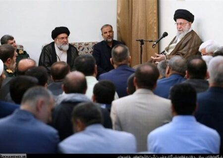 تذکر رهبر:دشمن وانمود می‌کند، اما آنچنان دستشان پُر نیست