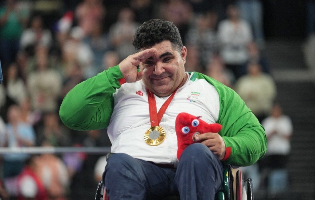 غریب شاهی در دسته ۱۰۷ کیلو گرم دو بار رکورد پارالمپیک را شکست و طلائی شد