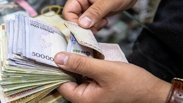 ادعای نماینده سلماس: ۱۷ میلیون پناهنده افغان در ایران یارانه می‌گیرند!